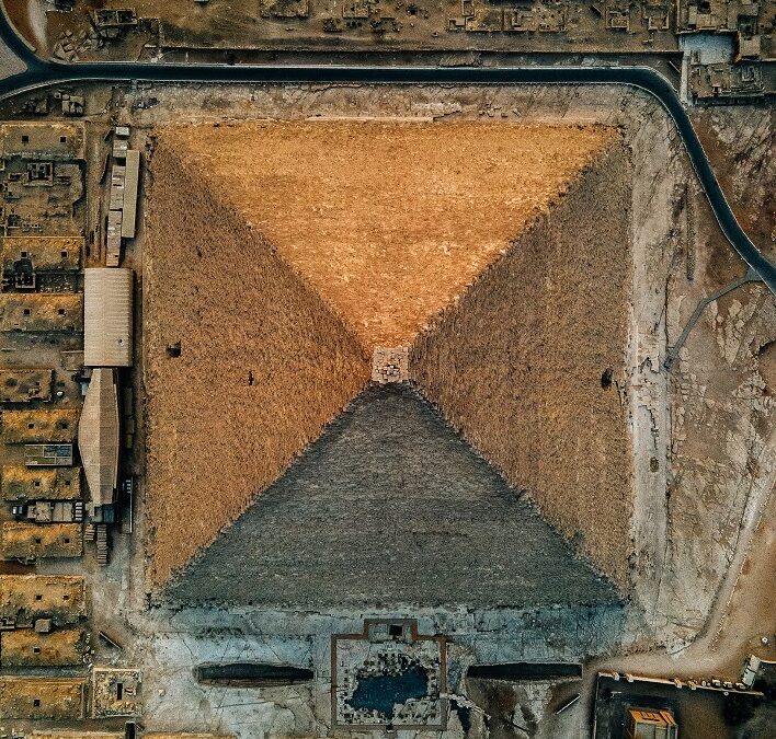 Fotógrafo usa su dron para mostrarnos las pirámides de Guiza desde las alturas