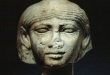 Cabeza de estatua de una reina sin identificar. caliza 10,2 cm Giza Templo funerario de Jafra inv nº 1965 din IV