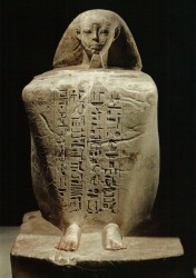 Estatua cubo de Ruju Caliza 48,7 cm Aniba cementerio S tumba 66 inv nº 6020 din XVIII