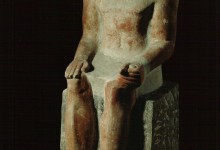Estatua sedente de Memi Caliza 63,6 cm inv nº 2560 Nicho cámara de culto mastaba D 32 A Guiza din V