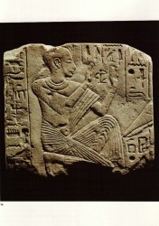 Fragmento relieve Nyai Caliza margosa 15,5 cm Memphis inv nº 2885 din XVIII-XIX