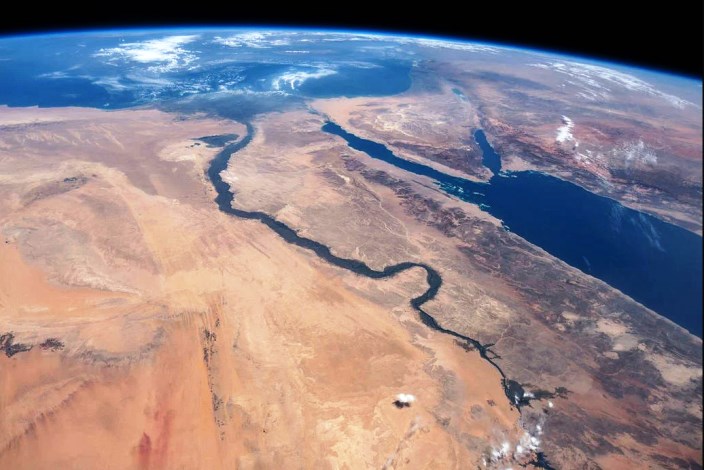 cantidad de ventas Cielo Permanentemente Egipto desde el espacio: Vistas satélite de las pirámides, el Nilo, El  Cairo y Suez - AEDE Web